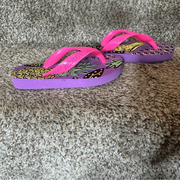 HAVAIANAS NWT Girls Purple Pink Pineapple Flip Flops Size 10C Summer Beach Pool - Picture 2 of 8